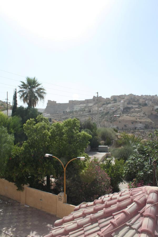 Cairwan Hotel Karak Exteriör bild
